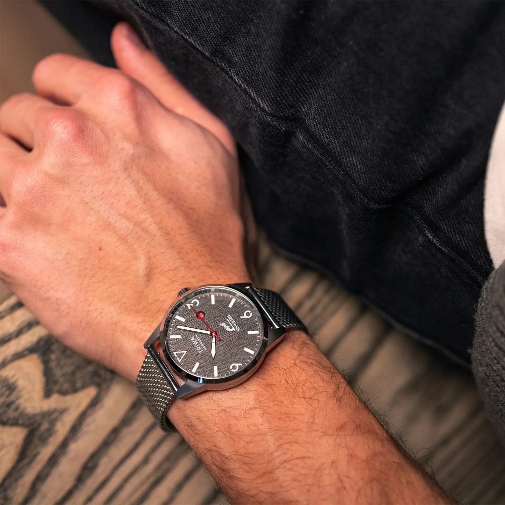 TRIWA Armbanduhr NORRSKEN "Non violence", graues Zifferblatt mit Edelstahlband – Bild 3